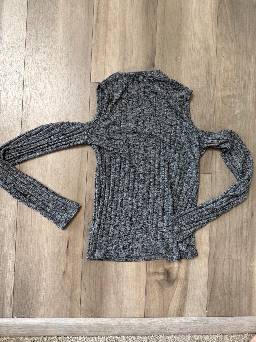 Express Cold-Shoulder Ribbed Sweater - Gray Small - Picture 4 of 4